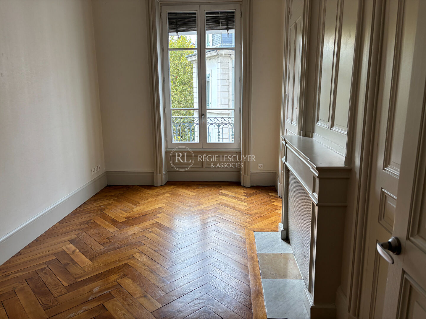 Photo F4 bis - 1 PLACE ARISTIDE BRIAND 69003 LYON image 4/6