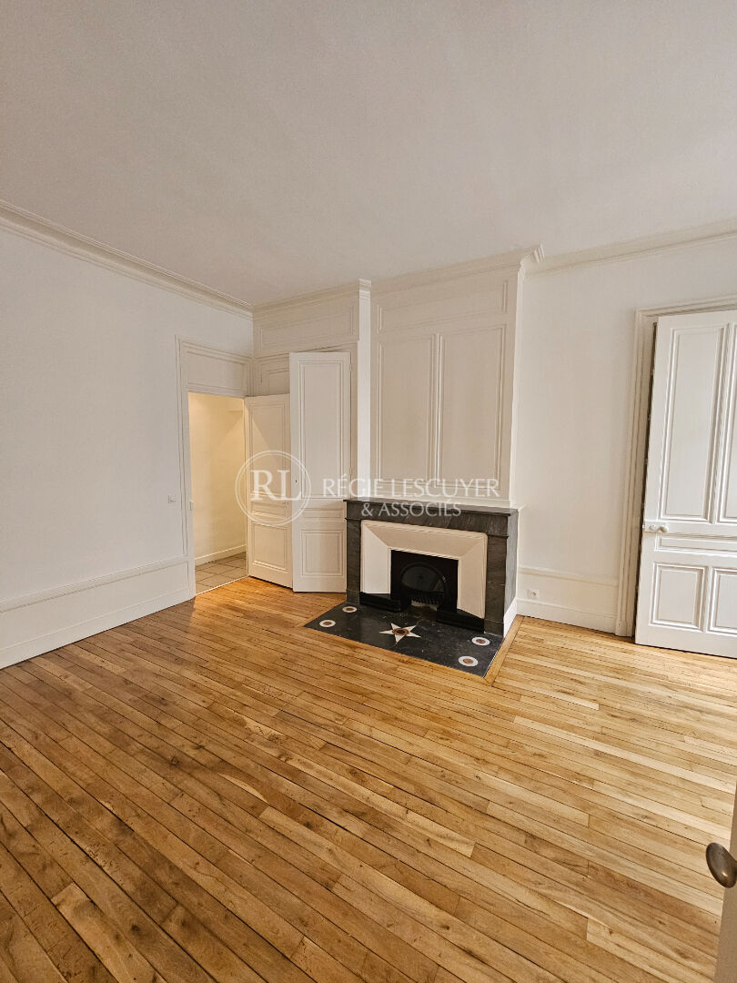 Agence immobilière de 
 REGIE LESCUYER ET ASSOCIES Lyon 6eme - REGIE LESCUYER ET ASSOCIES 
