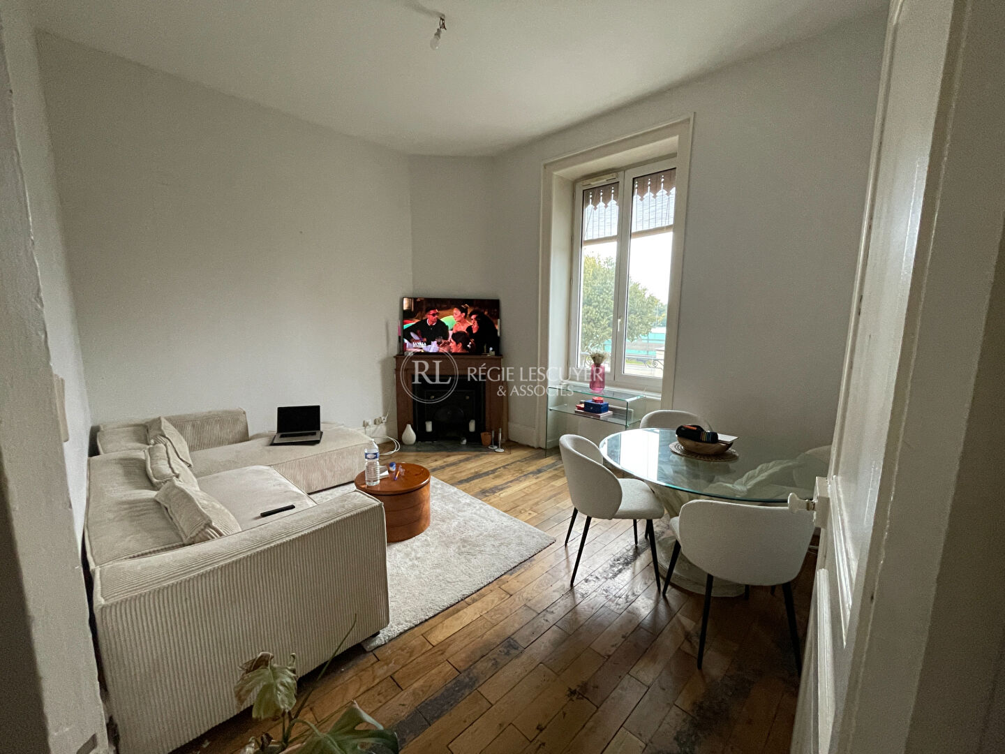 F2 bis  PLACE GENERAL LECLERC LA MULATIERE