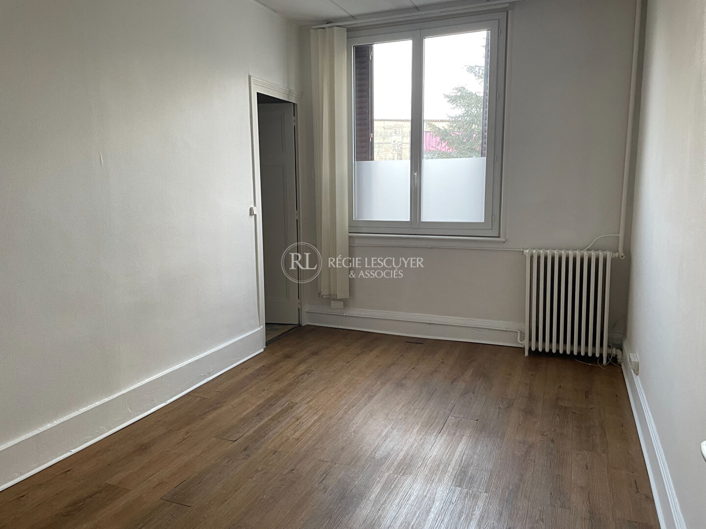 BUREAUX  à VIENNE - rue Victor Hugo