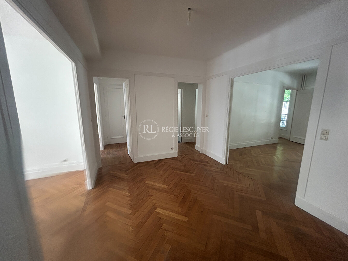 Agence immobilière de 
 REGIE LESCUYER ET ASSOCIES Lyon 6eme - REGIE LESCUYER ET ASSOCIES 
