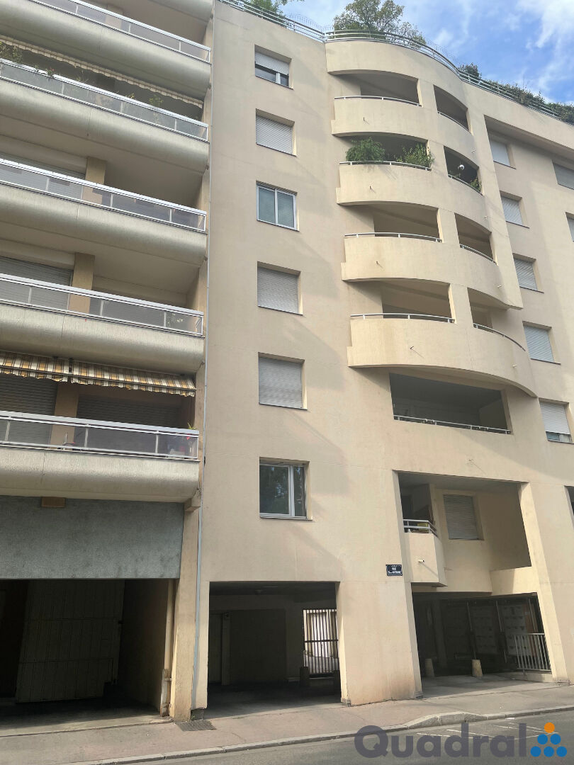 F2-  17 rue SAINT ANTOINE 69003 LYON