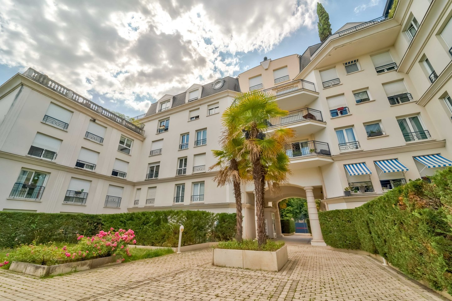 Photo Grand 4 pièces - 97 m² - Balcon - Lumineux - Calme - Ravalement voté image 2/6