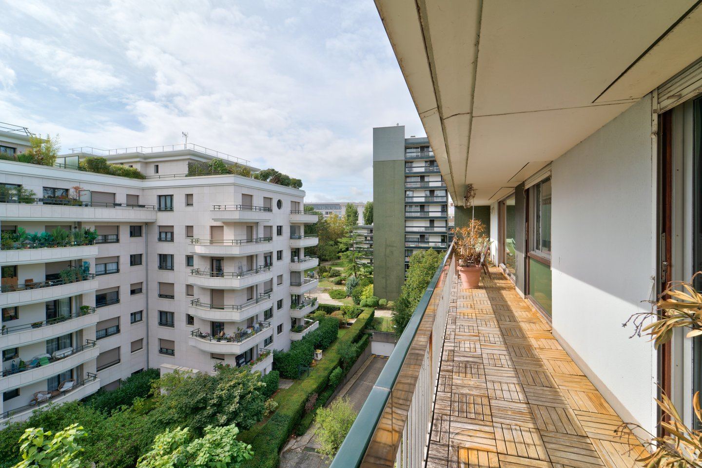 APPARTEMENT LUMINEUX - 5 PIECES -131M2 - BALCON 43M2