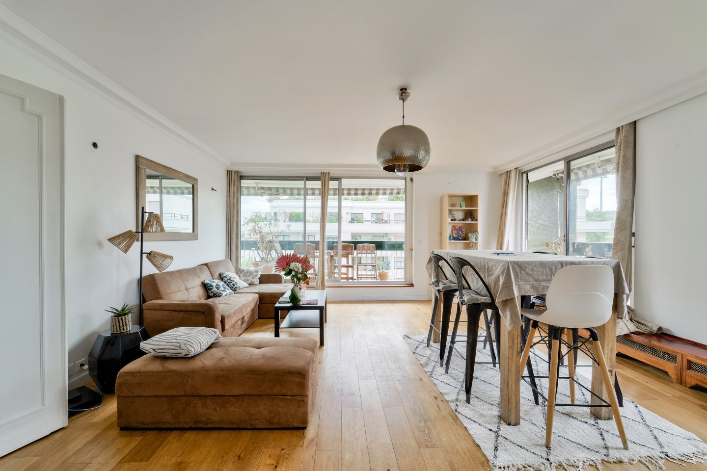 Photo APPARTEMENT LUMINEUX - 5 PIECES -131M2 - BALCON 43M2 image 3/6