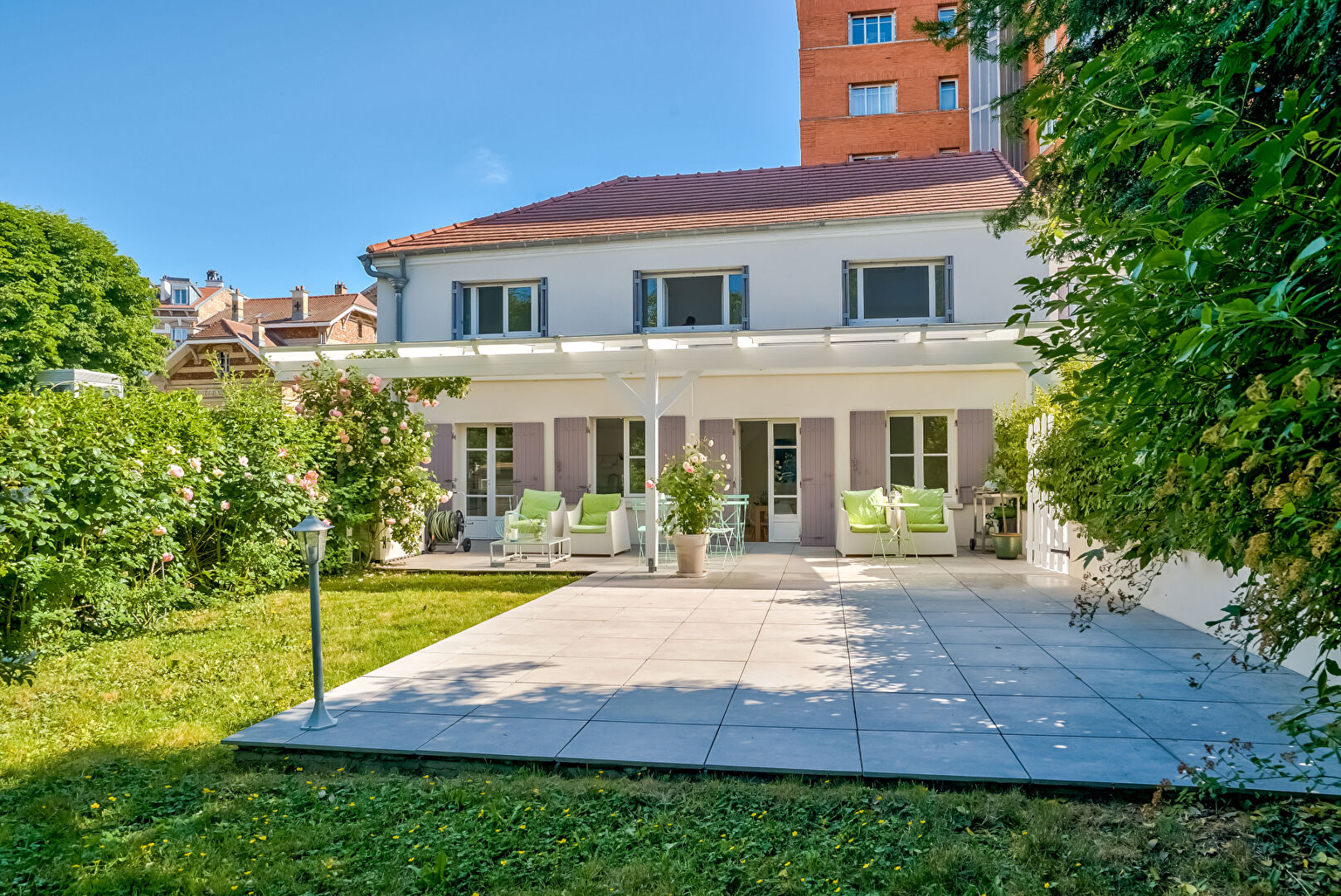 Photo MAISON - 6 PIECES - 200 m² image 2/6