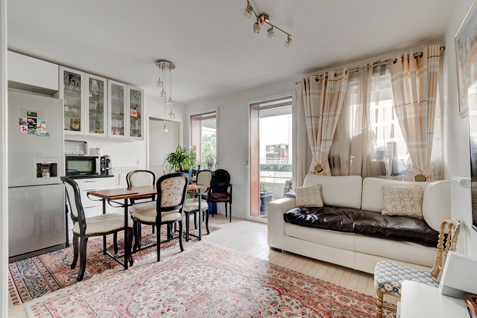 Photo APPARTEMENT RÉCENT AVEC EXTÉRIEUR - 3 PIÈCES - 52 M² image 2/6