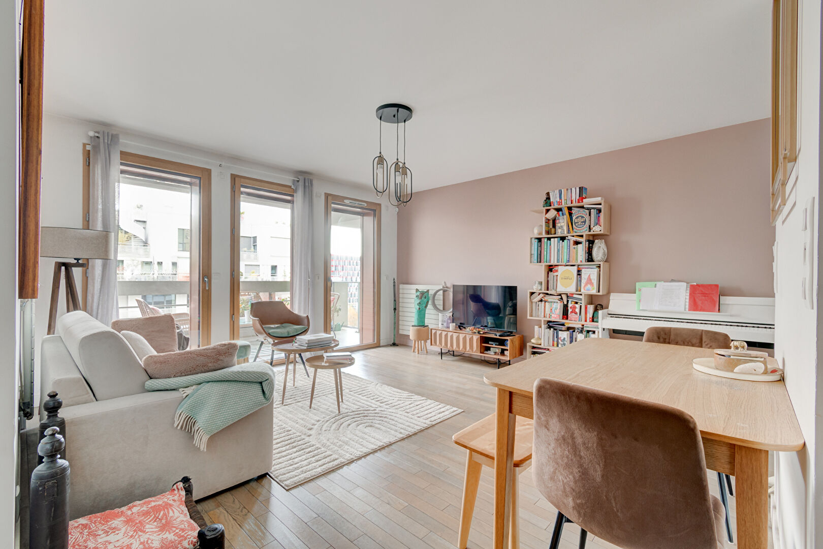 Photo APPARTEMENT RÉCENT AVEC EXTÉRIEUR - 3 PIÈCES - 62 M² image 4/6