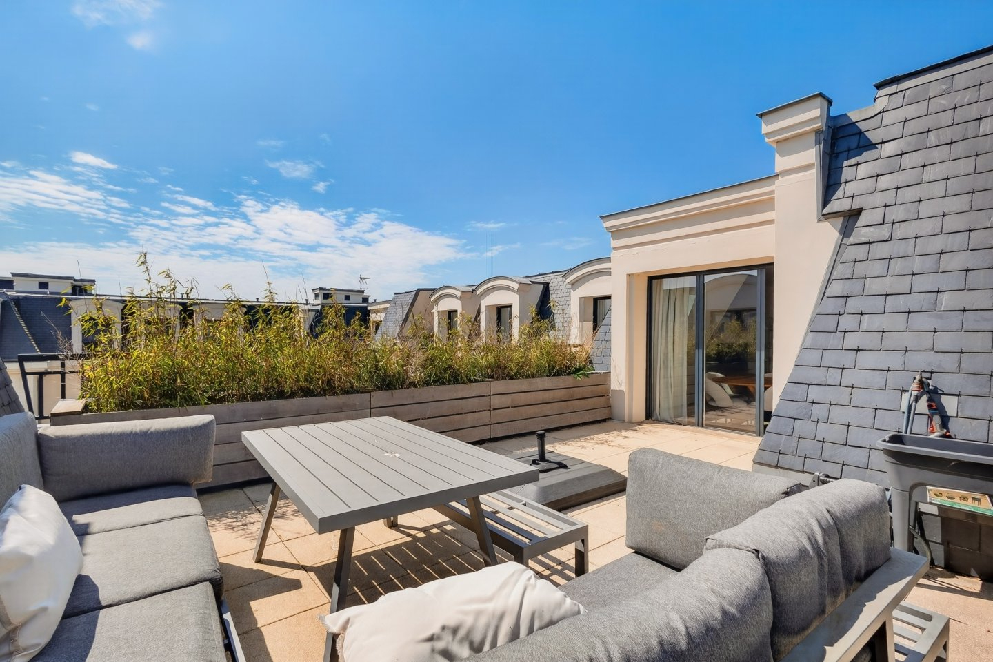 APPARTEMENT RECENT AVEC TERRASSE - 3 PIECES - 68M²