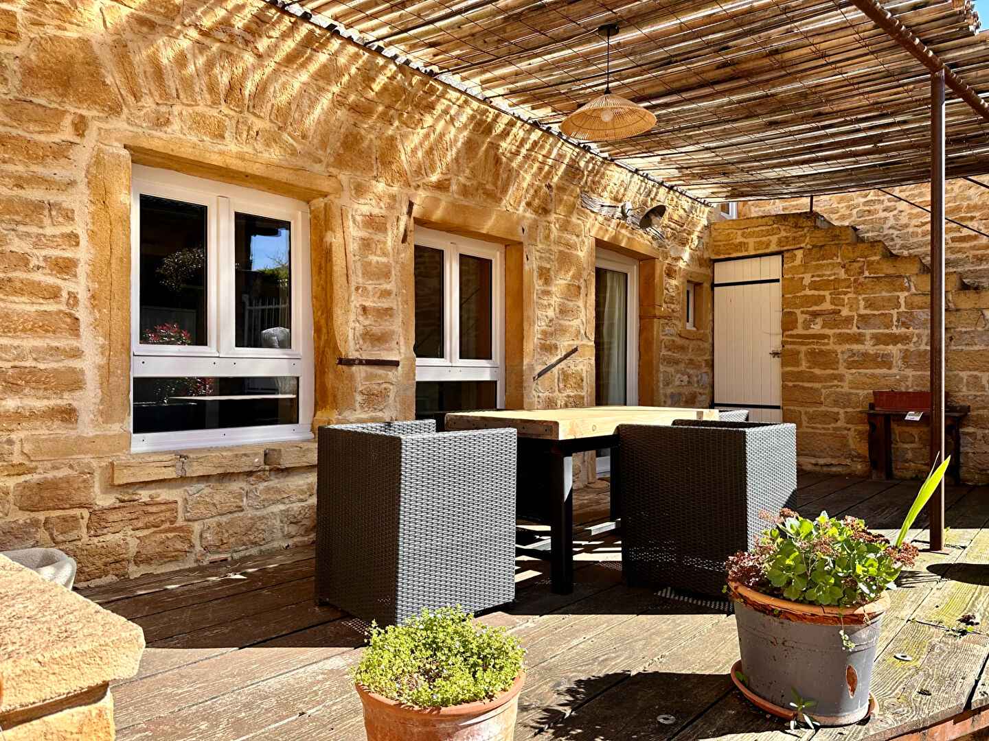 Photo POUILLY LE MONIAL - Appartement 3 pièce(s) en duplex - Terrasse image 2/6