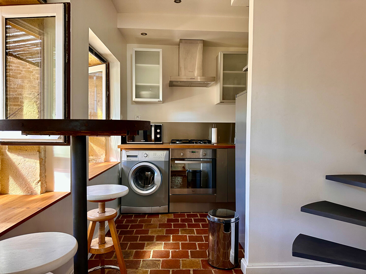 Photo POUILLY LE MONIAL - Appartement 3 pièce(s) en duplex - Terrasse image 5/6