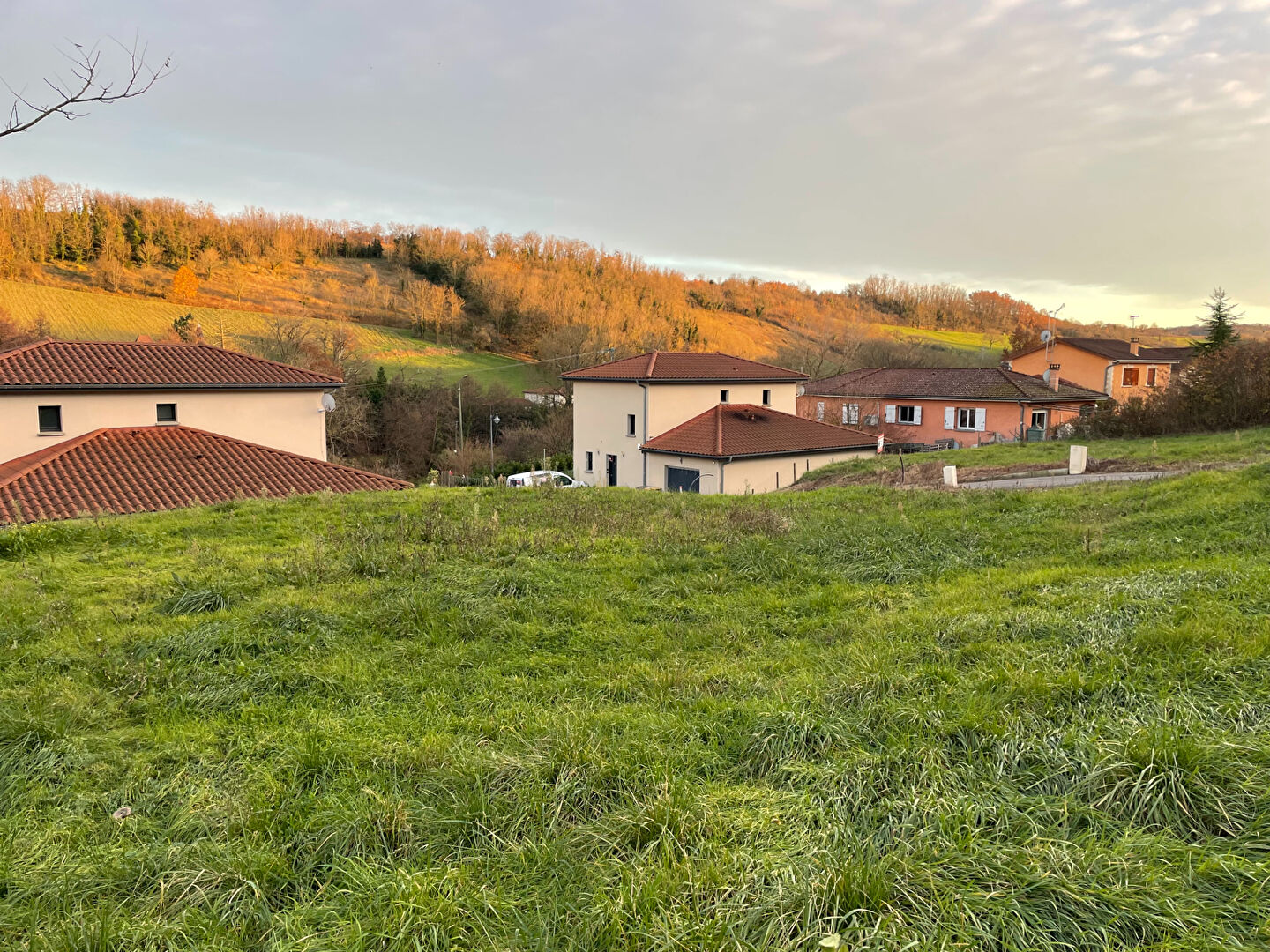 Photo LIERGUES -- Terrain à bâtir viabilisé de 558 m² image 2/3