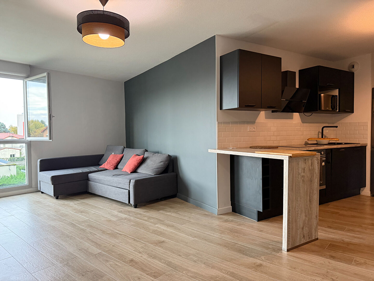 VILLEFRANCHE - T3  rénové dans une résidence sécurisée avec gardien et piscine.