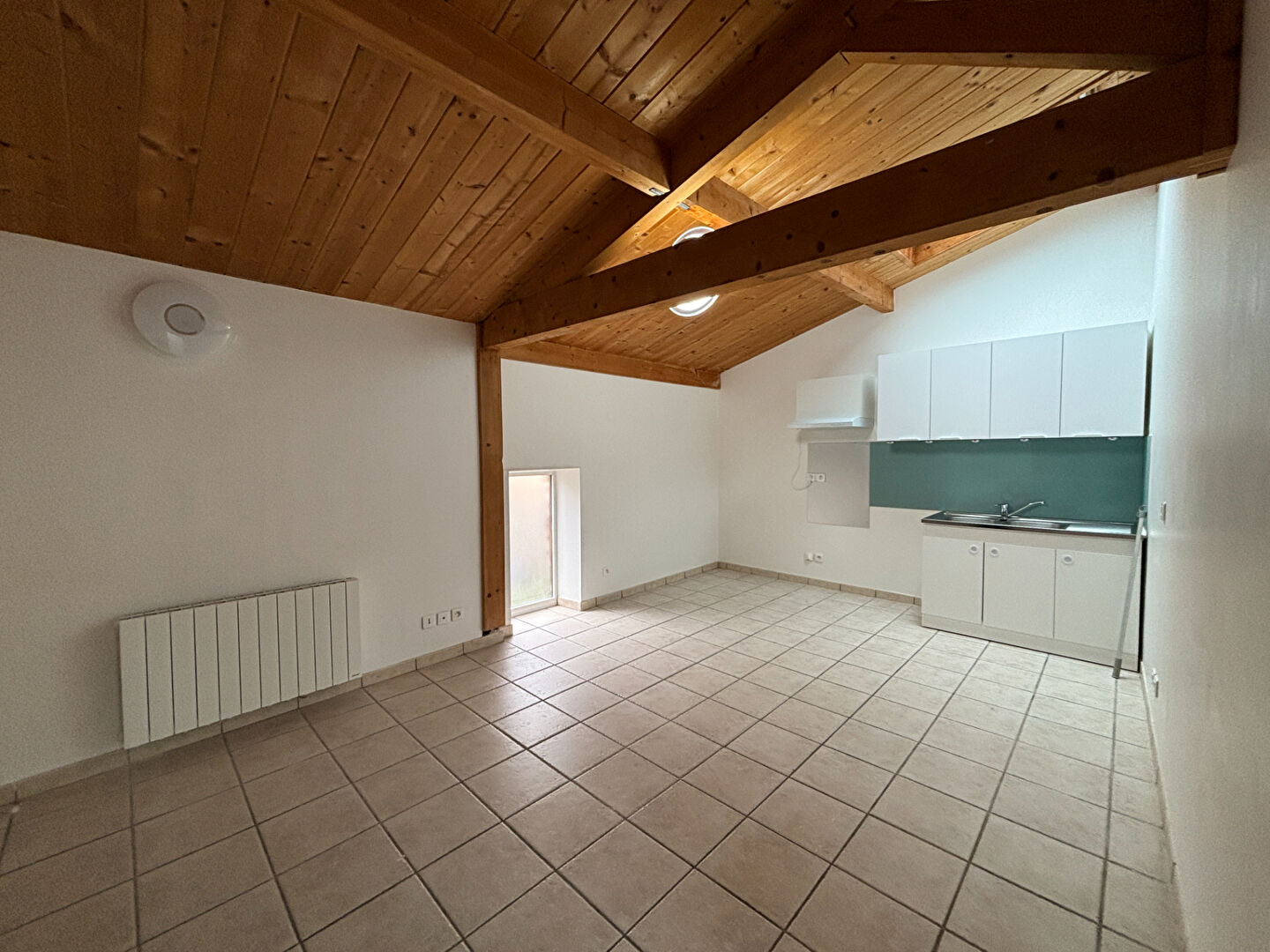 Centre village T-3 rénové