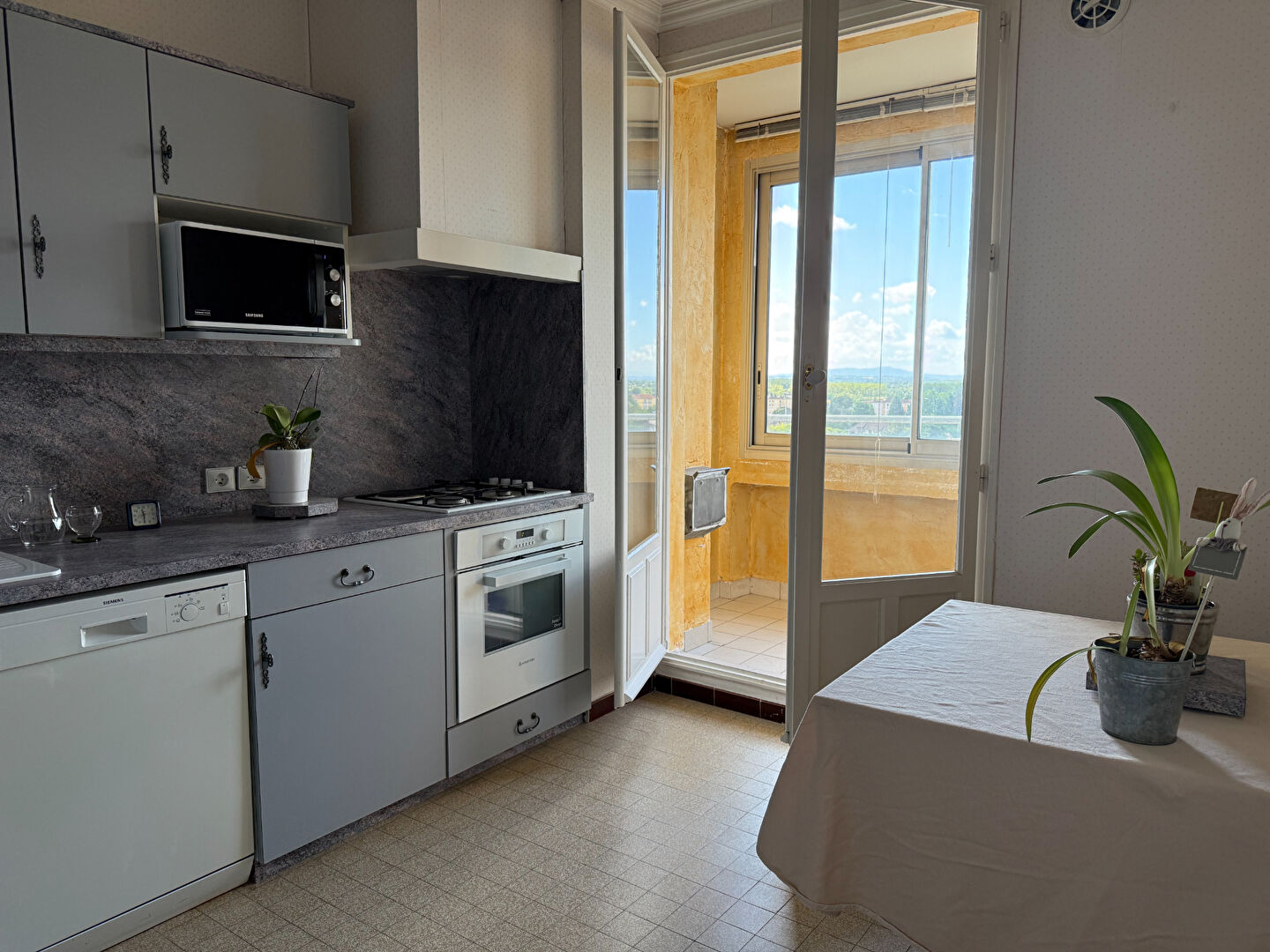 Photo Belleville  Appartement T4 de 68 m²  avec balcon et vue incroyable image 6/6