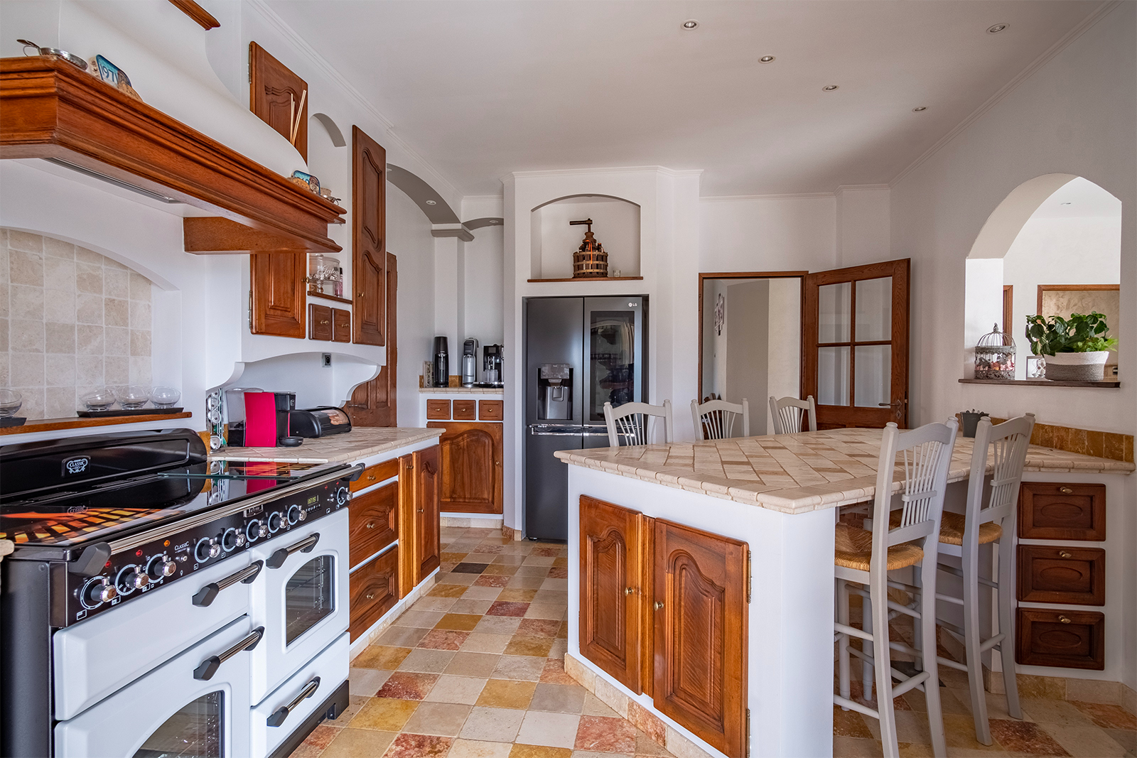 Photo LIERGUES - Maison meublée 5 chambres - Piscine, jardin, sous-sol, garage image 6/6