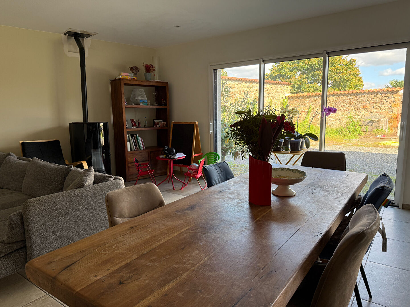 Photo LENTILLY Centre Ancienne grange rénovée avec charme et beaux volumes image 6/6