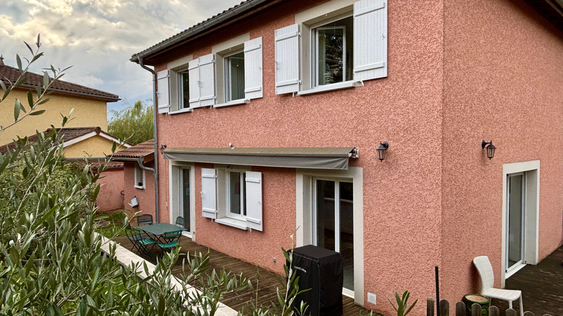 LE BOIS D'OINGT Maison indépendante 110 m² - calme - parfait état