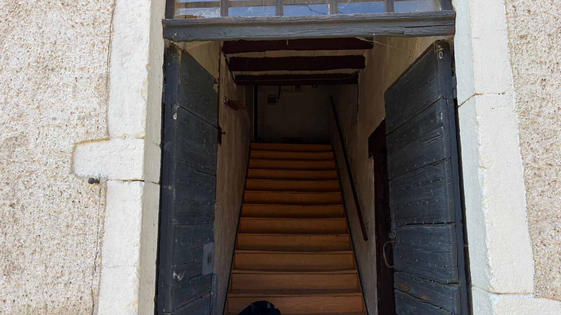 Photo Corcelles-en-Beaujolais - Corps de ferme à rénover sur un terrain de 1870 m² image 4/6