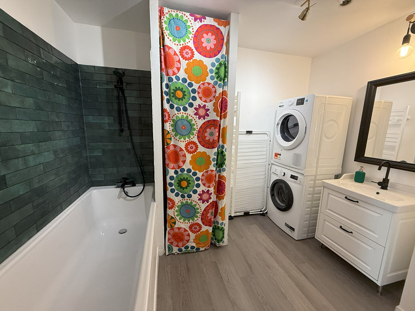 Photo EXCLUSIVITE. T-2 avec terrasse - Plein Centre image 6/6