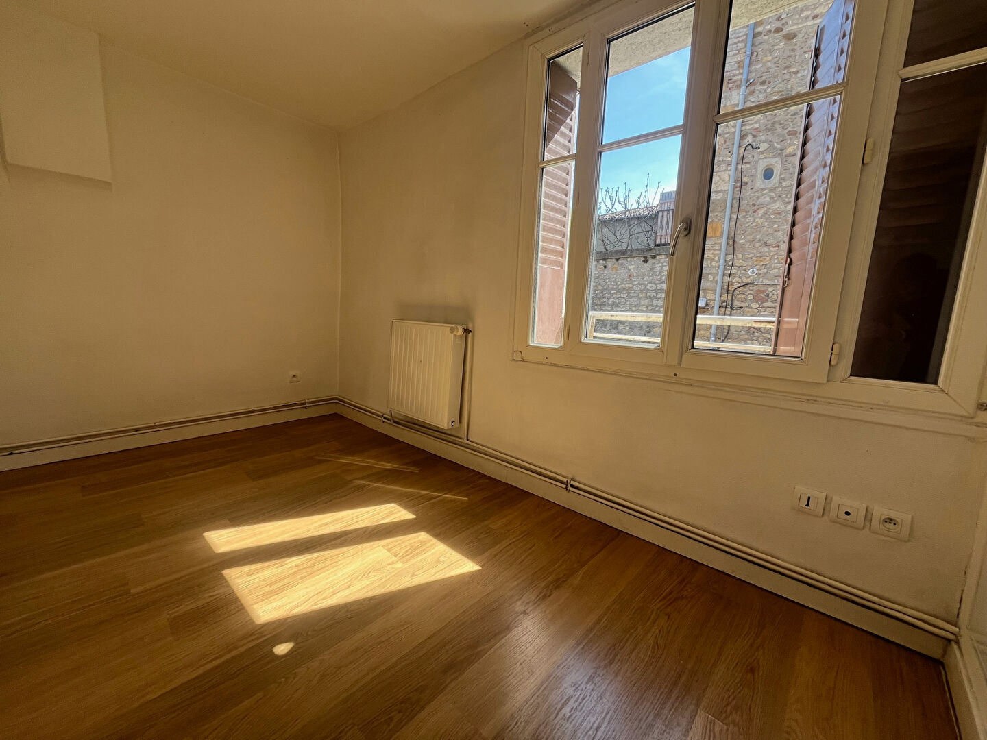 Photo T4 85 m2 utiles avec terrasse 30 m² centre Dardilly image 4/6