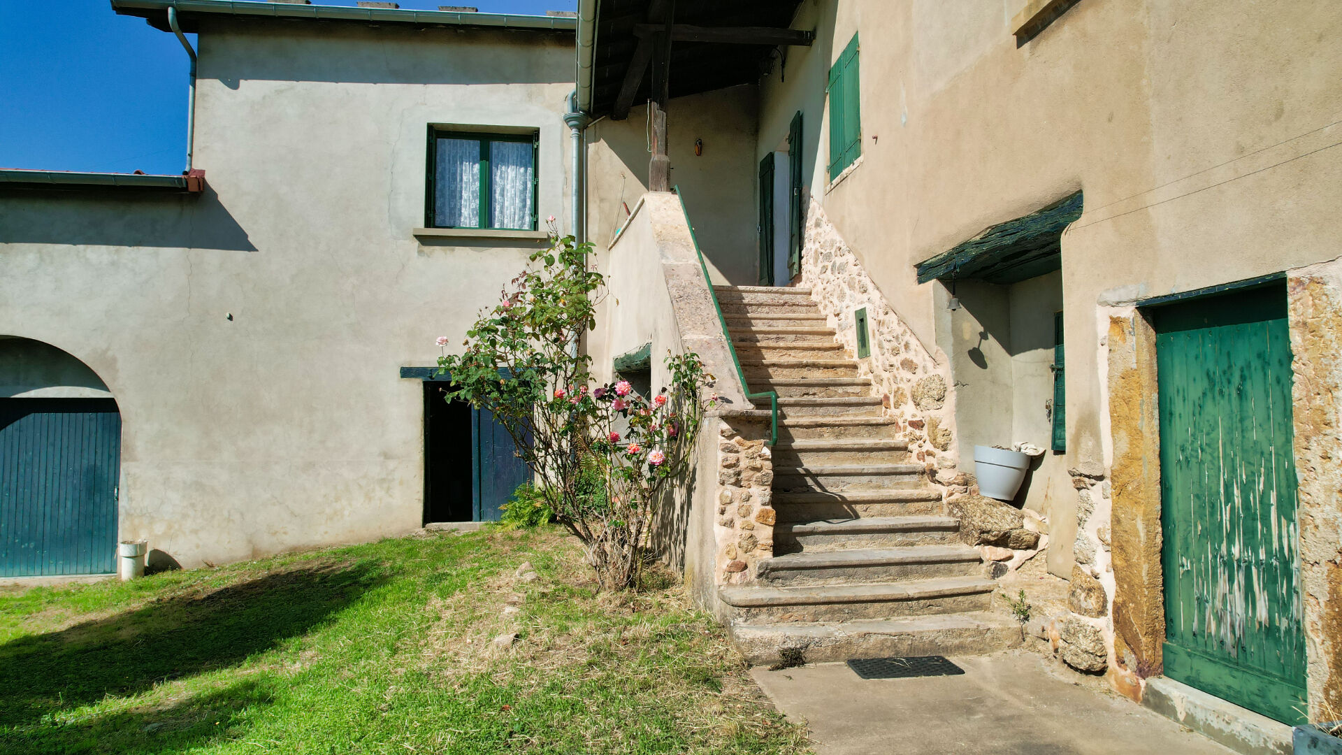 Corps de ferme sur 1150 m² de terrain à Pollionnay