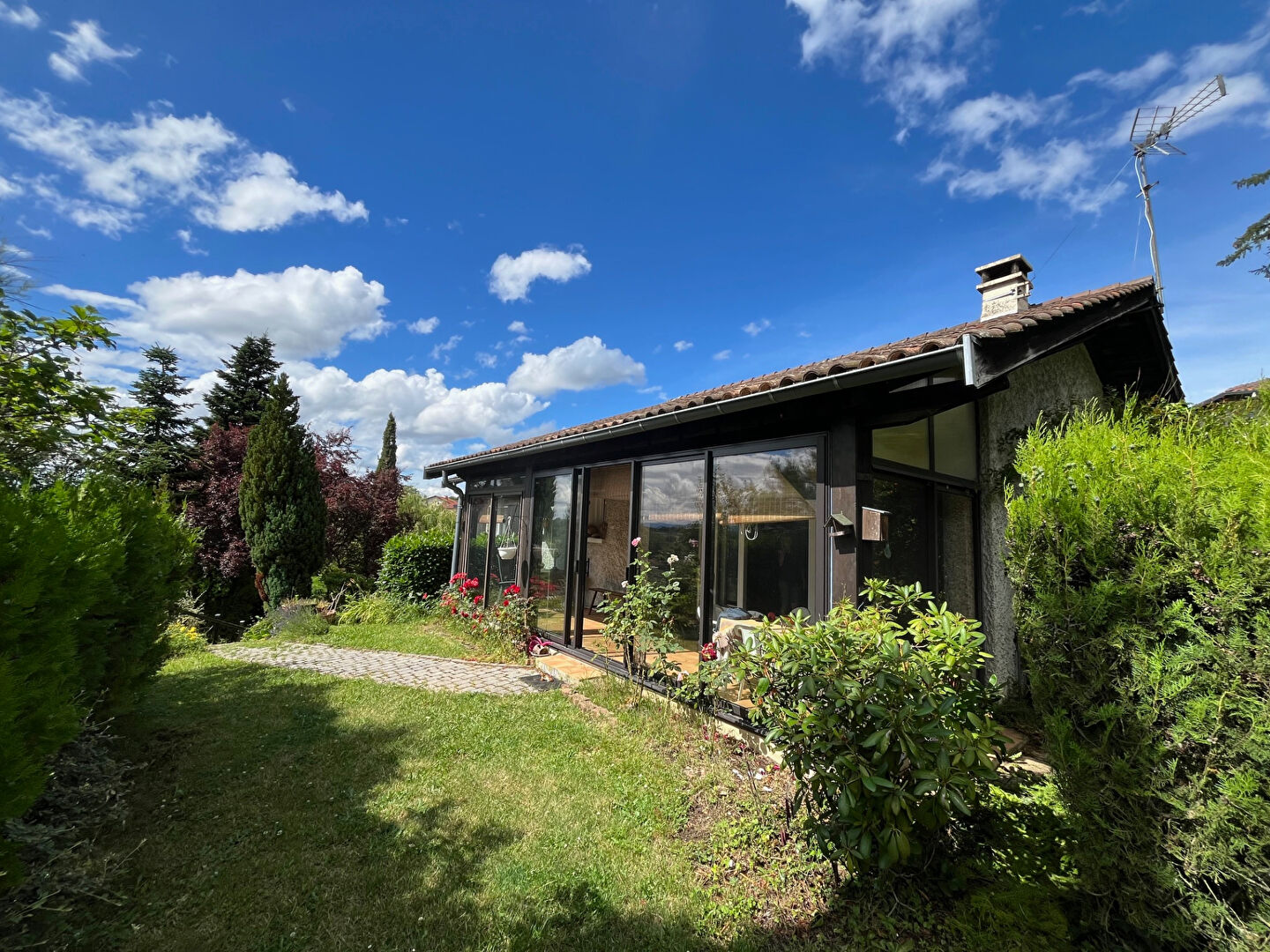 Versant ouest, villa T5 130 m²  avec vue.