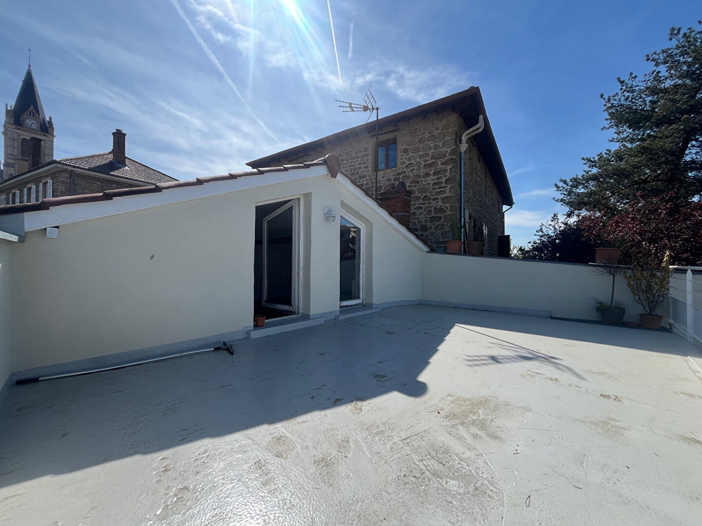 Photo T4 85 m2 utiles avec terrasse 30 m² centre Dardilly image 2/6