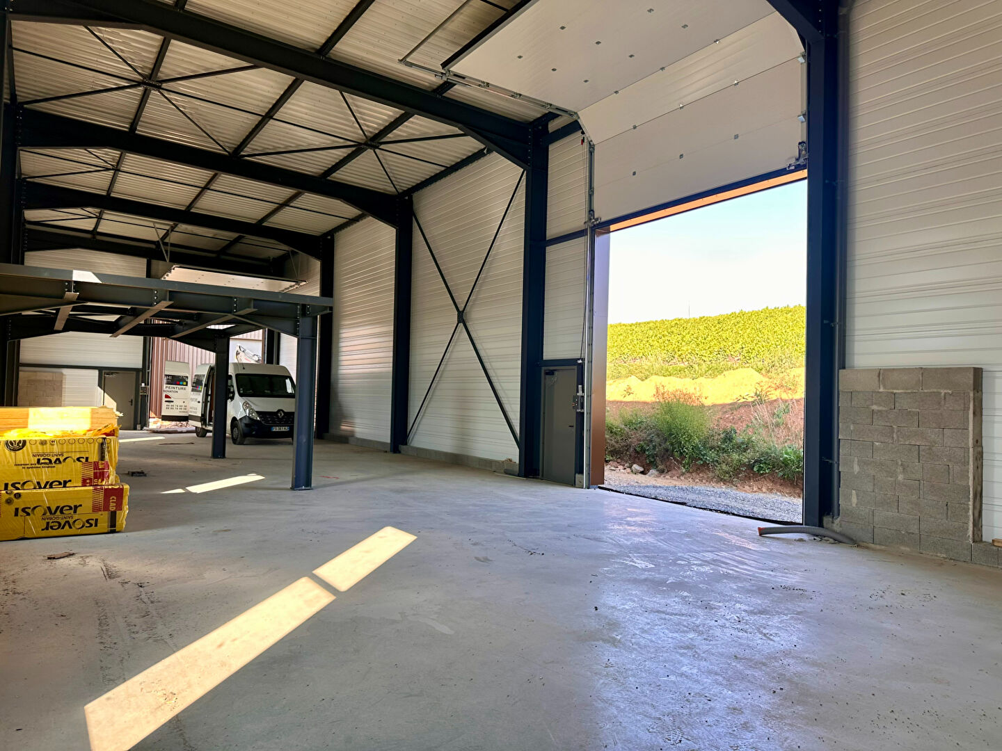 Photo LIERGUES Local d'activité neuf de 103m² + 100 m² de stockage Idéal pour artisan image 2/6