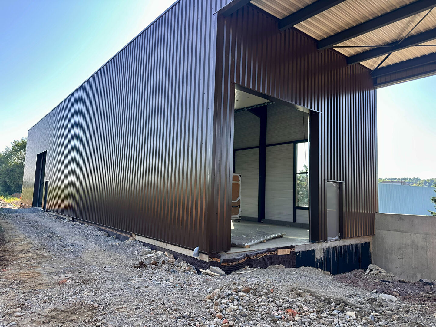 Photo LIERGUES Local d'activité neuf de 103m² + 100 m² de stockage Idéal pour artisan image 3/6