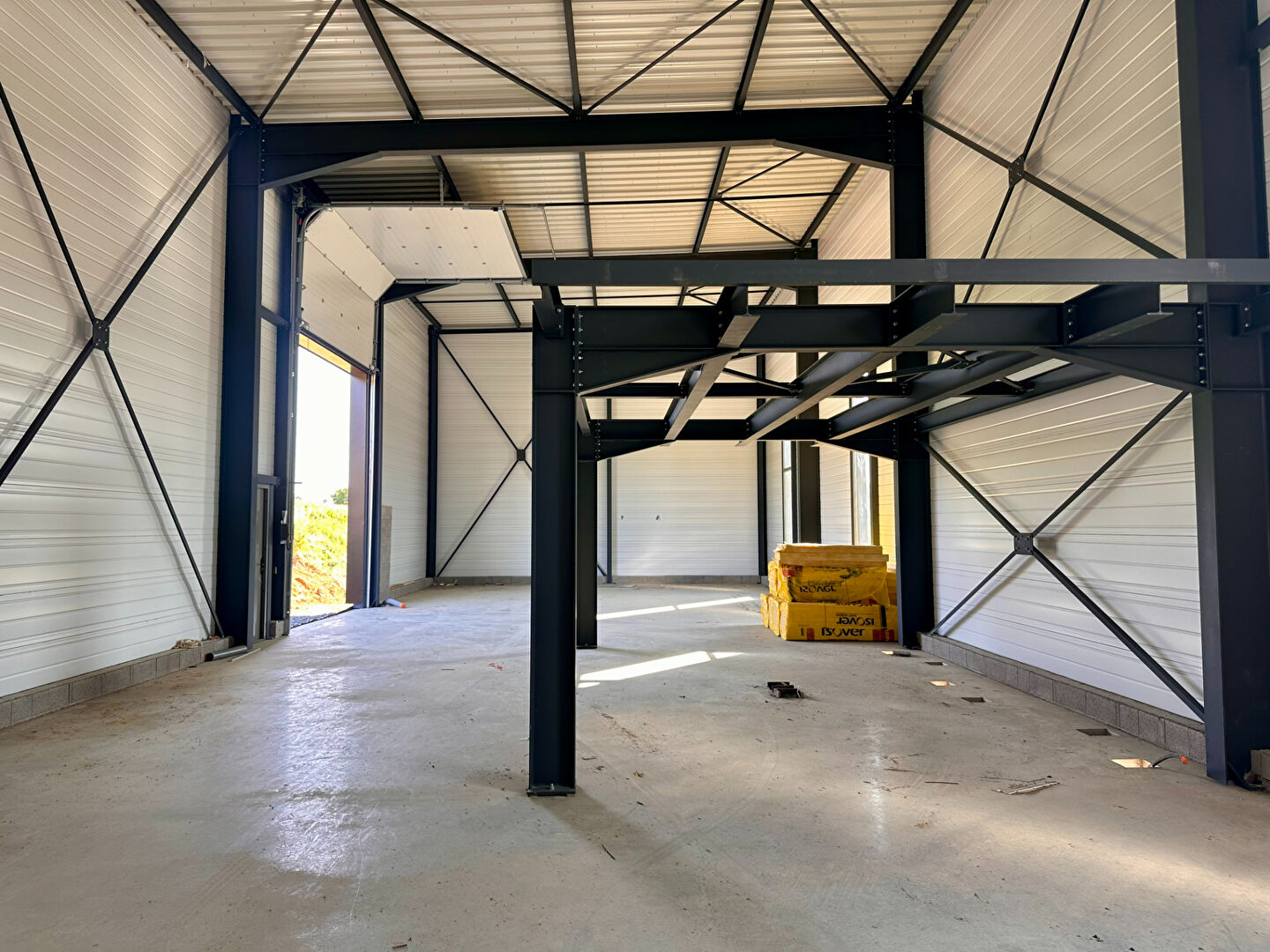 Photo LIERGUES Local d'activité neuf de 103m² + 100 m² de stockage Idéal pour artisan image 4/6