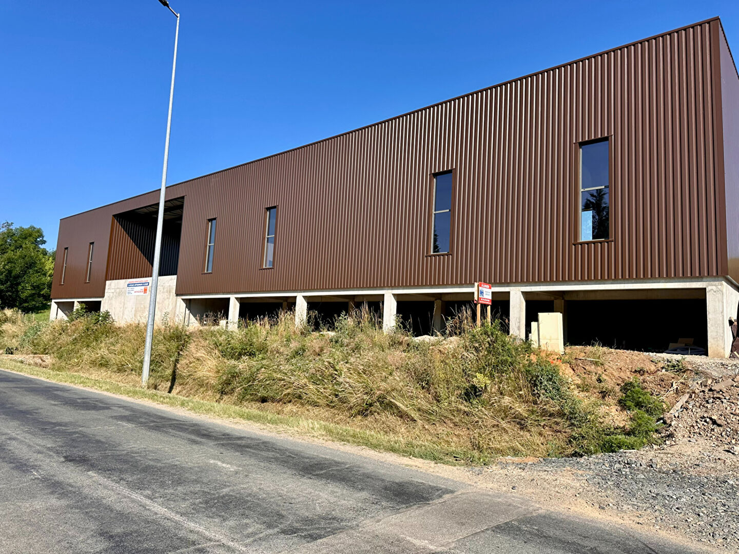 Photo LIERGUES Local d'activité neuf de 103m² + 100 m² de stockage Idéal pour artisan image 5/6