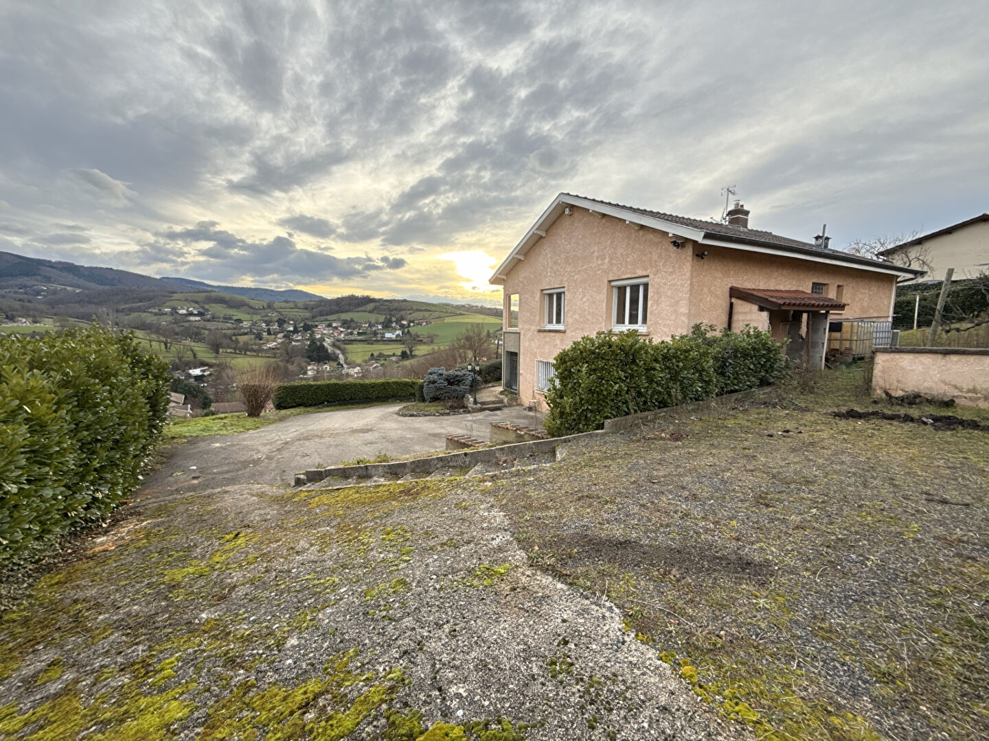 Photo Maison sur sous sol complet + Terrain à batir image 1/6