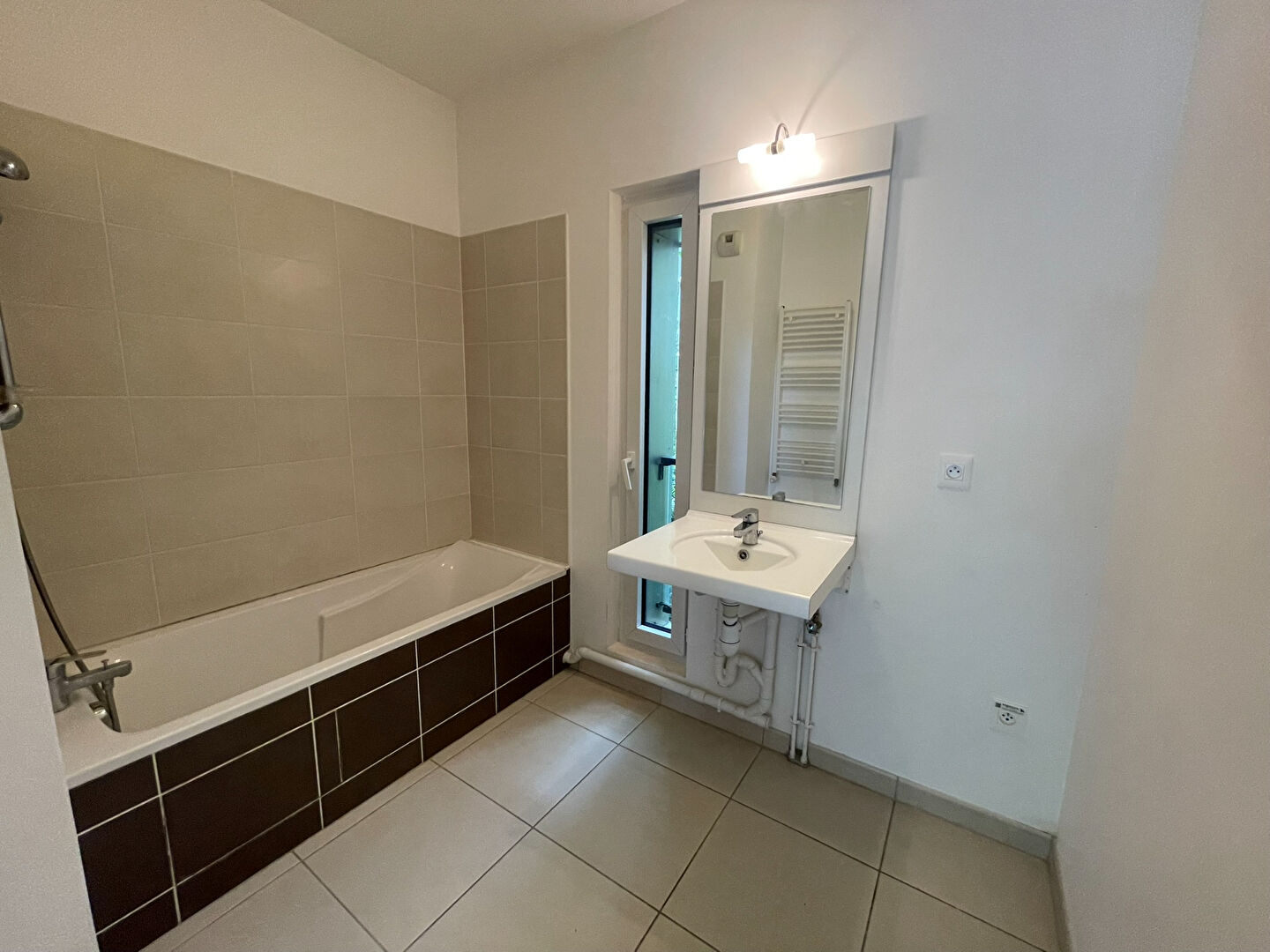 Photo T3 - TERRASSE - PARKING - ILE DE NANTES image 6/6