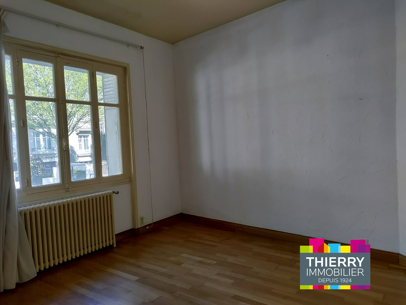 Photo BLANCHE DE CASTILLE-ROND-POINT DE PARIS image 3/6