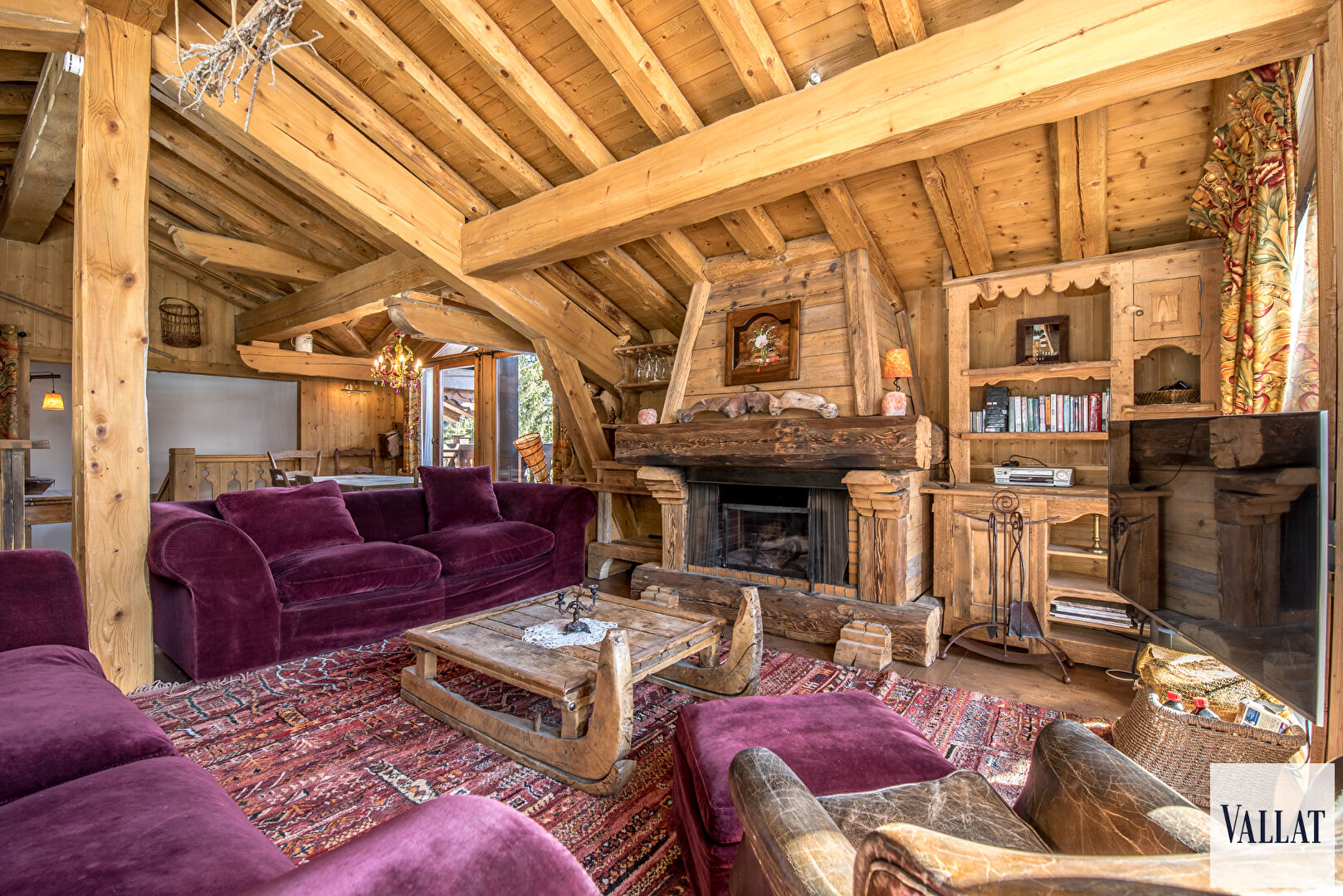 Photo Charmant et traditionnel chalet 4 chambres en-suites au coeur de Courchevel 1850 image 1/6