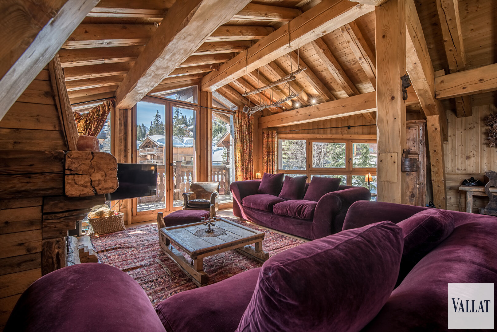 Photo Charmant et traditionnel chalet 4 chambres en-suites au coeur de Courchevel 1850 image 3/6