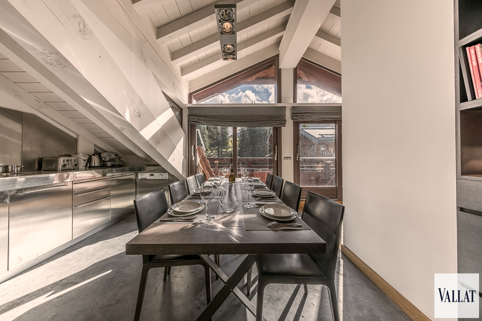 Photo Appartement 2 chambres en-suites avec terrasse Sud et cheminée à Courchevel 1850 image 3/6