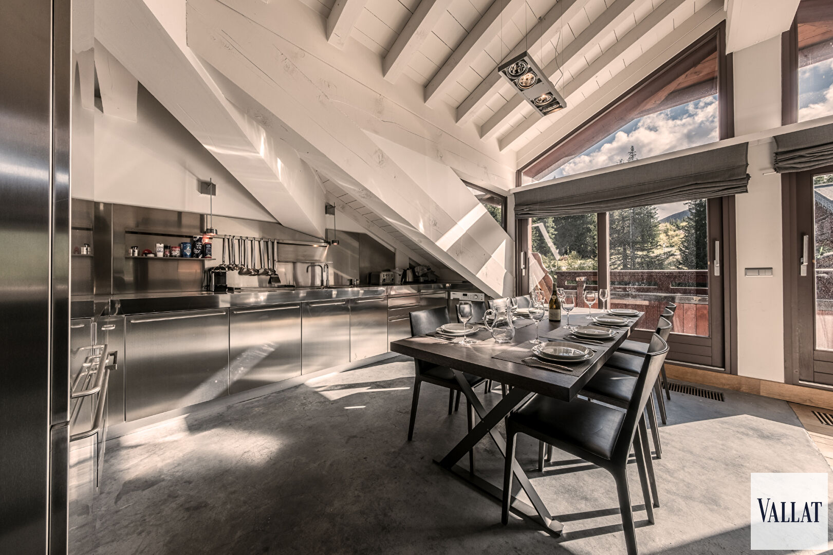 Photo Appartement 2 chambres en-suites avec terrasse Sud et cheminée à Courchevel 1850 image 4/6