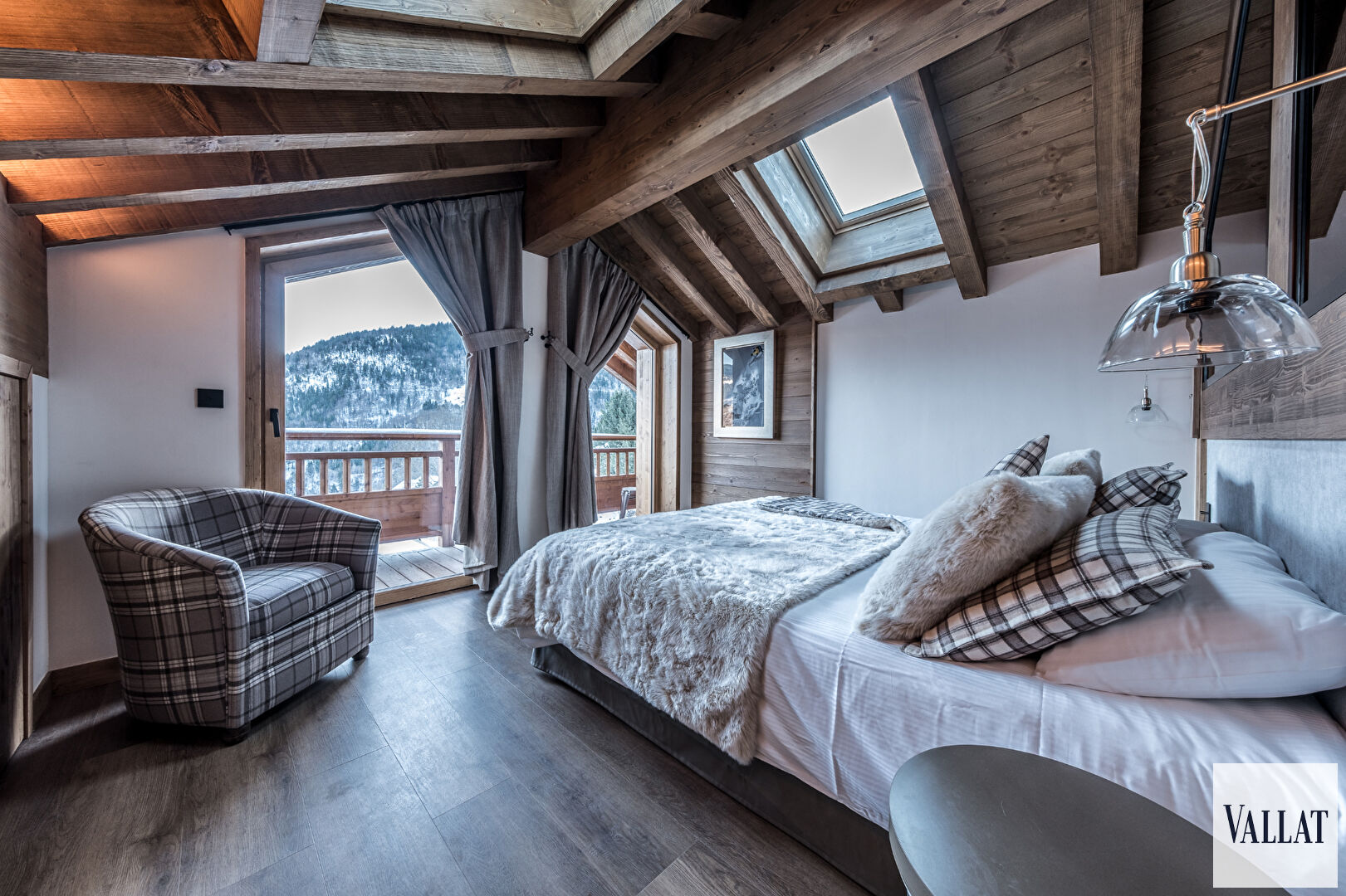 LES ALLUES - SPACIEUX ET CHALEUREUX APPARTEMENT