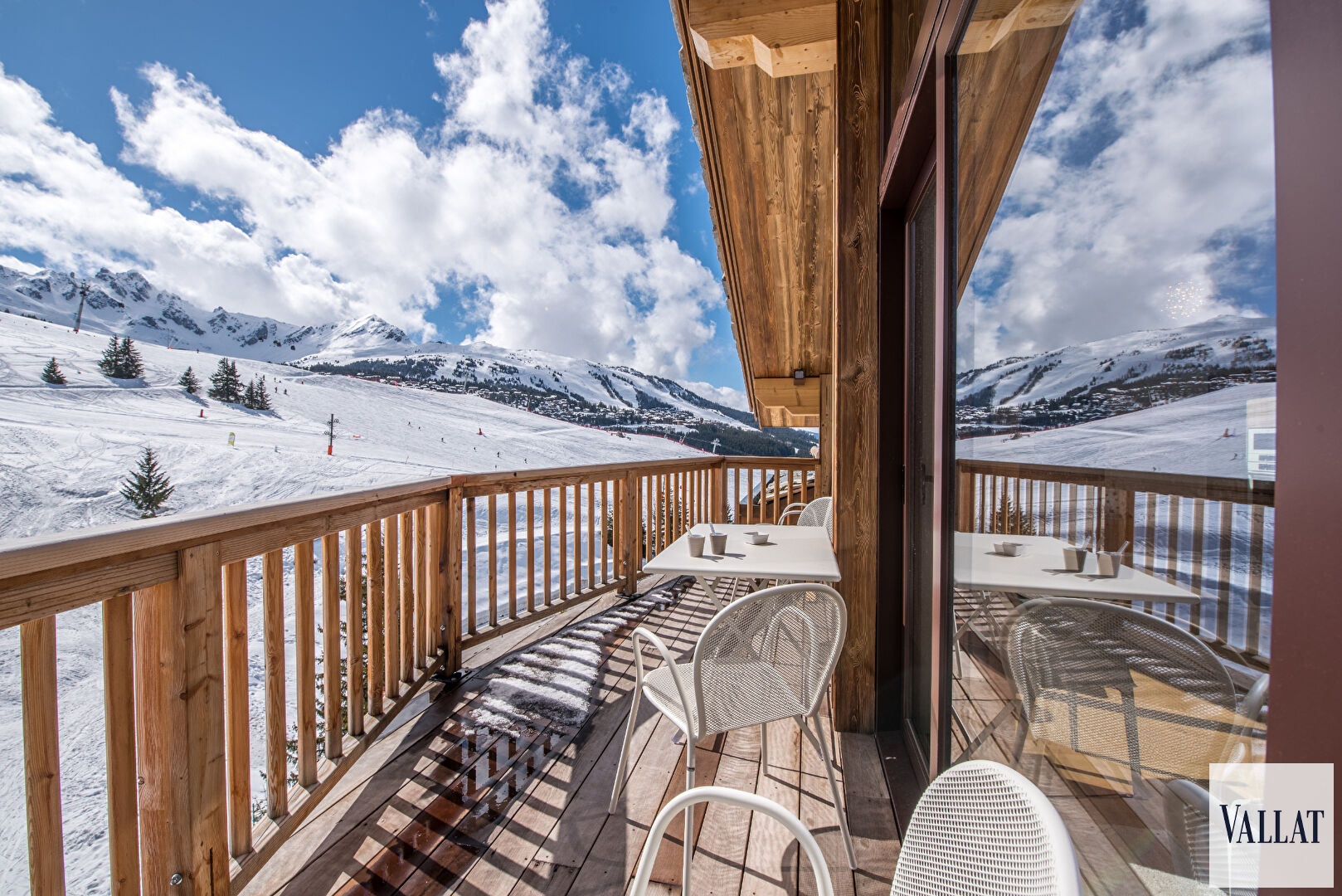 Photo Appartement skis aux pieds 3 chambres en dernier étage Courchevel Moriond image 3/6