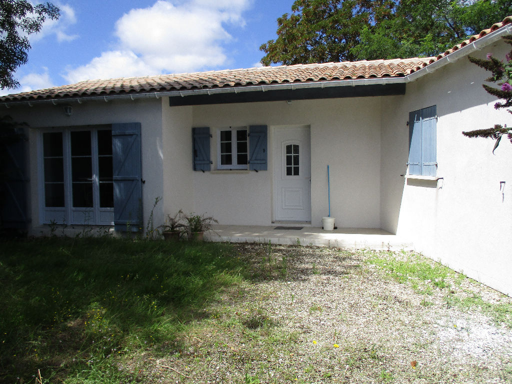À louer, maison d'une surface habitable de 73 m², 3 pièces à CHAILLEVETTE (17890).