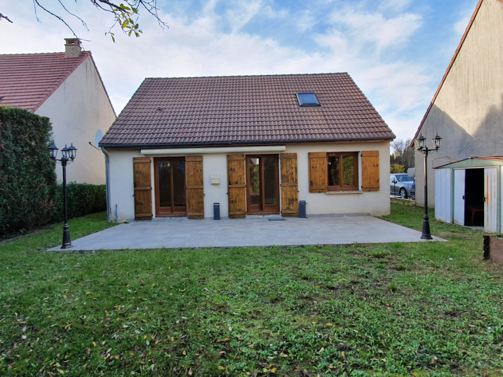 Maison de 5 pièces à louer à ROISSY EN BRIE (77680).