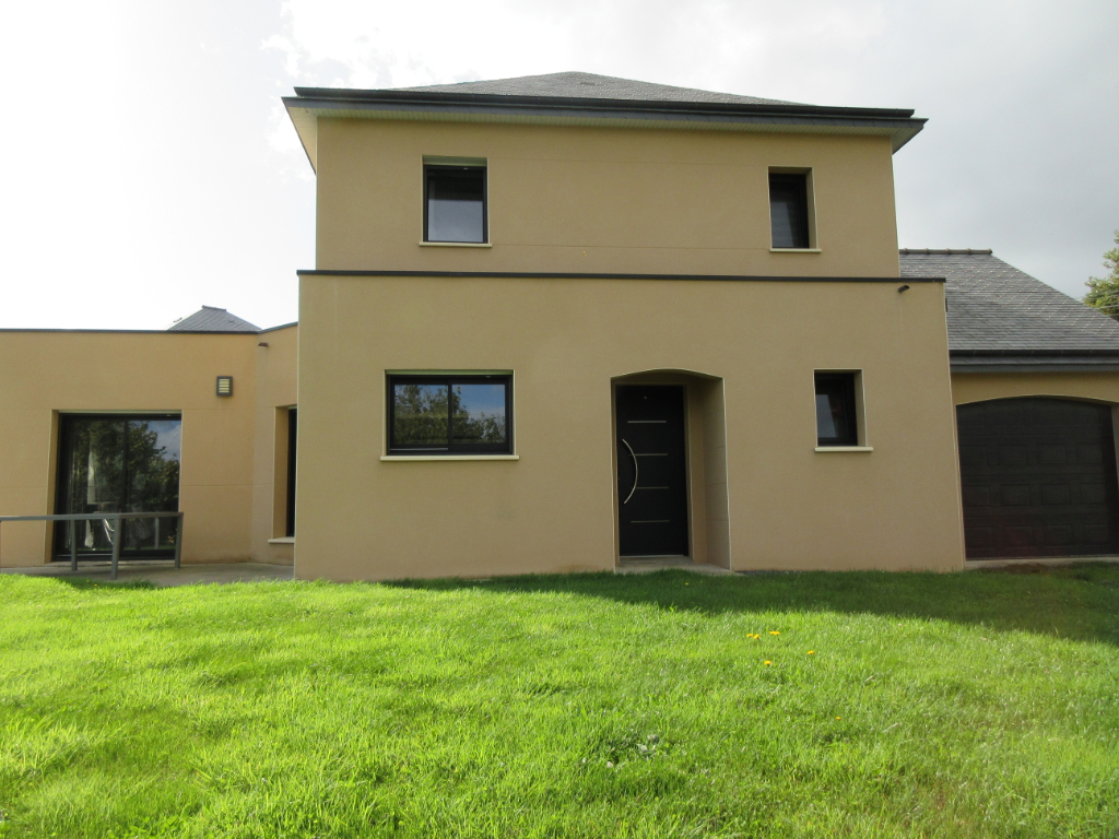 MAISON CONTEMPORAINE - SAINT-CARREUC