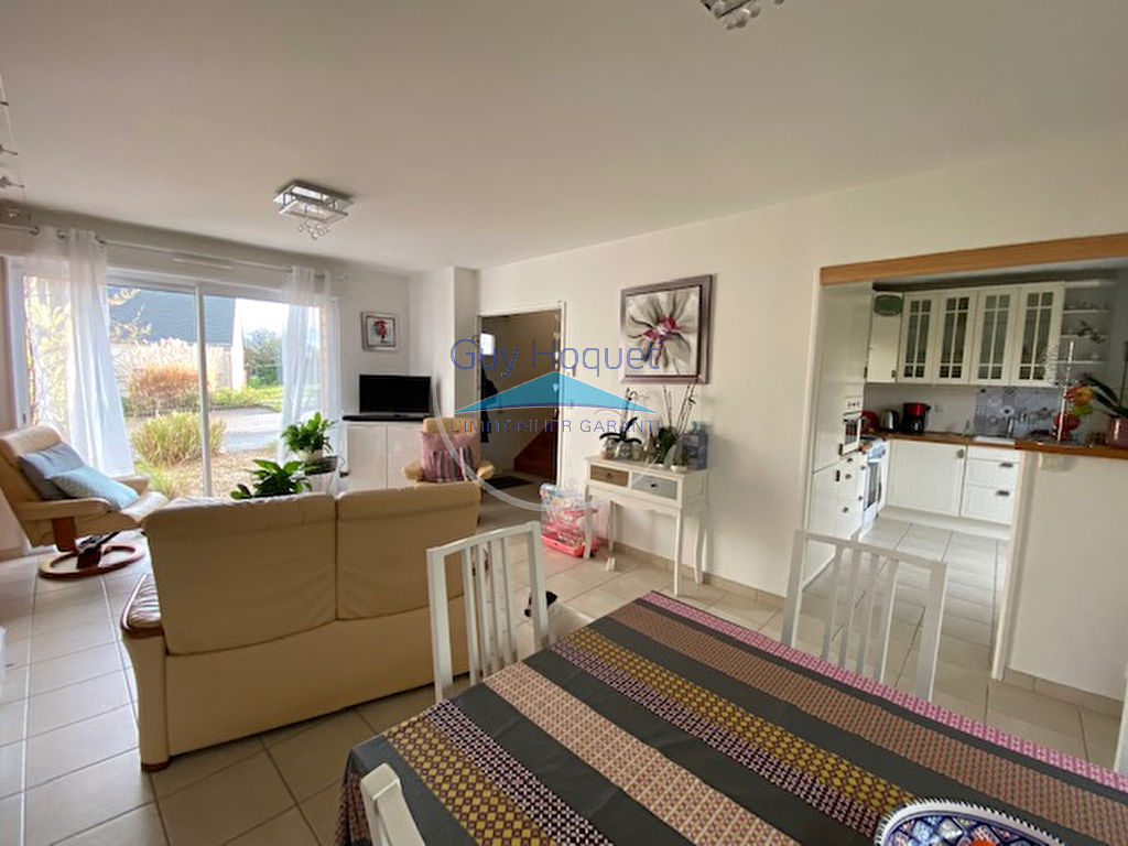 MAISON CONTEMPORAINE SITUEE DANS LE BOURG DE LANGUEUX