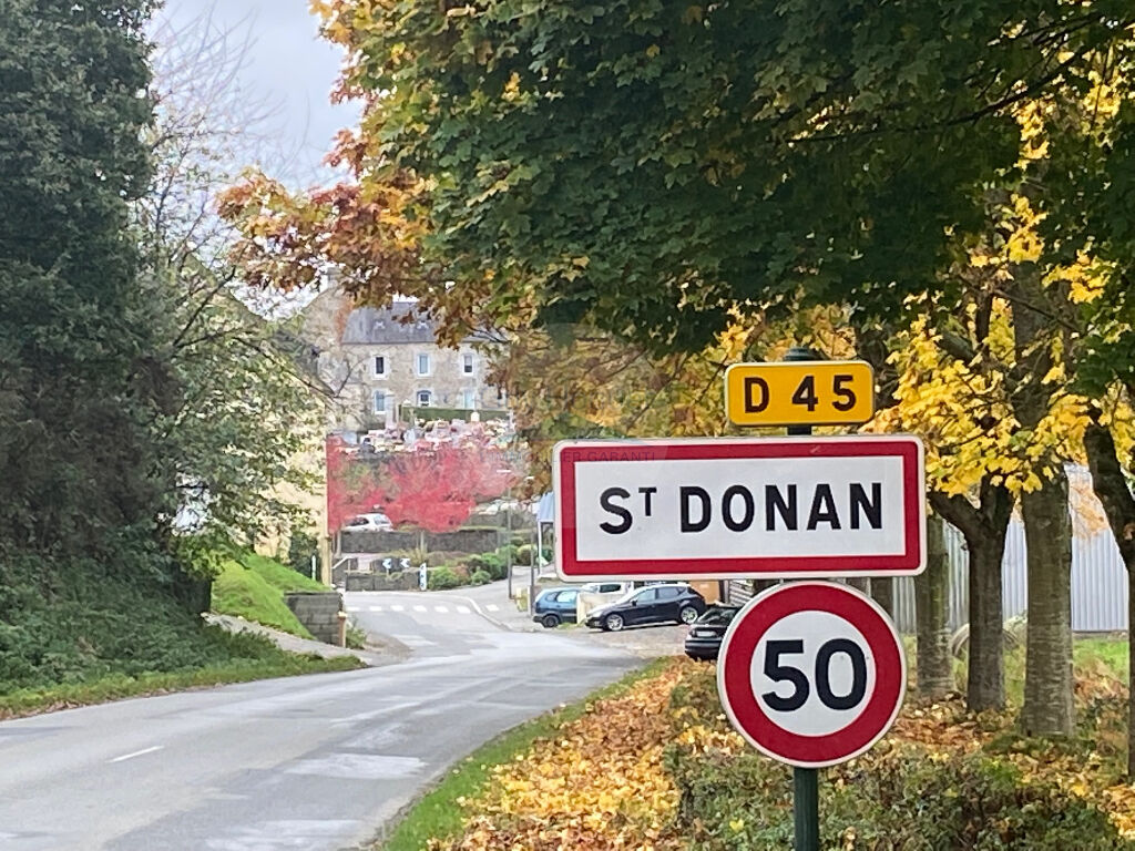 Bourg de SAINT-DONAN, terrain constructible.