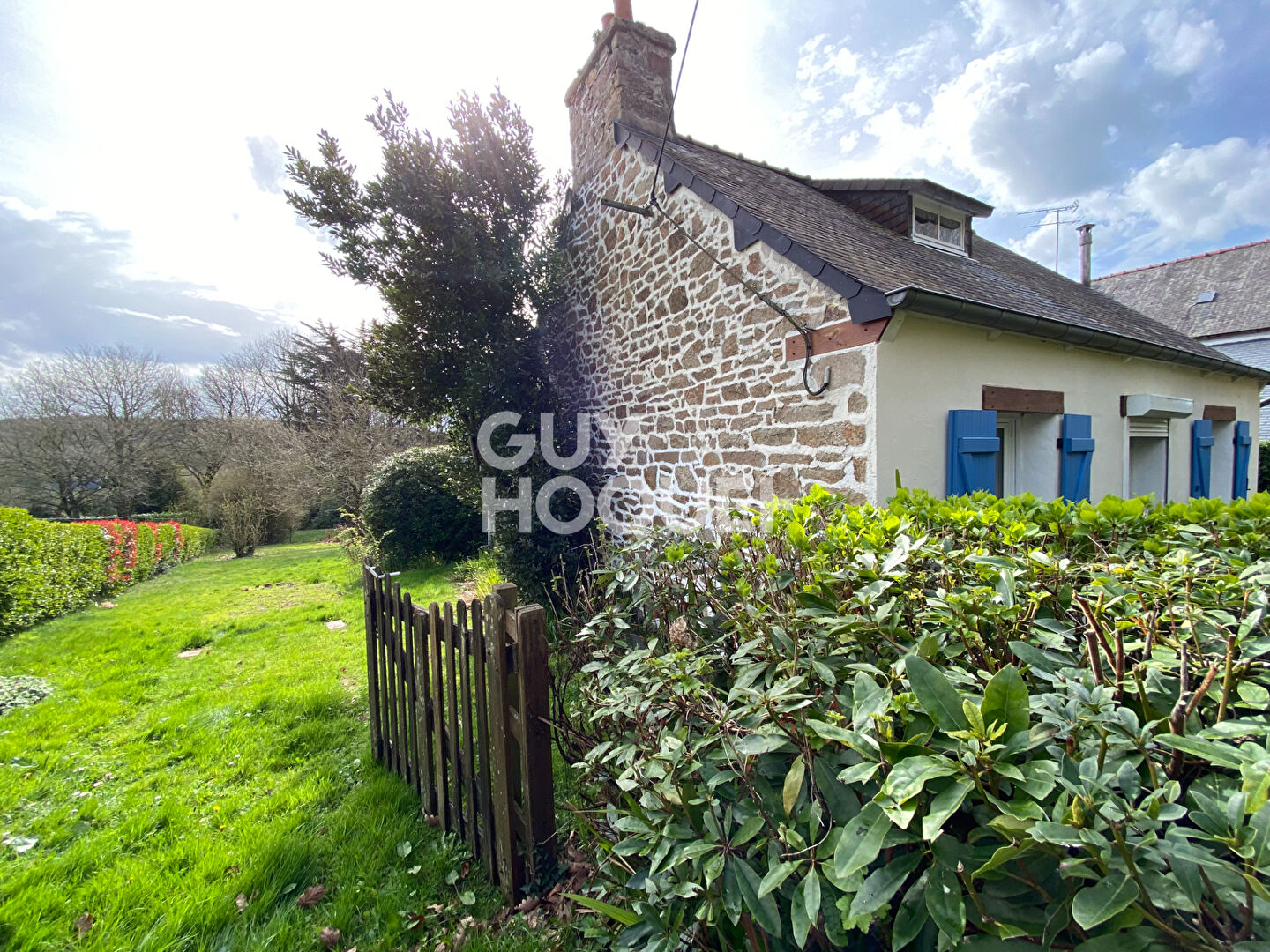 JOLIE MAISON EN PIERRES AVEC TERRAIN CONSTRUCTIBLE - L'HERMITAGE LORGE