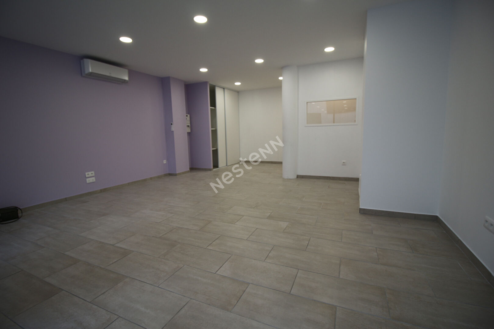 LOCAL COMMERCIAL A LOUER - CENTRE TINQUEUX - NORMES HANDICAPEES -VITRINE-