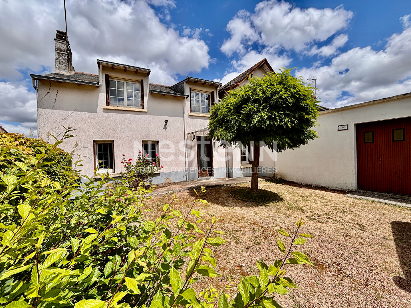 Maison de caractère avec jardin et grand garage à Aubigné-sur-Layon - D6057