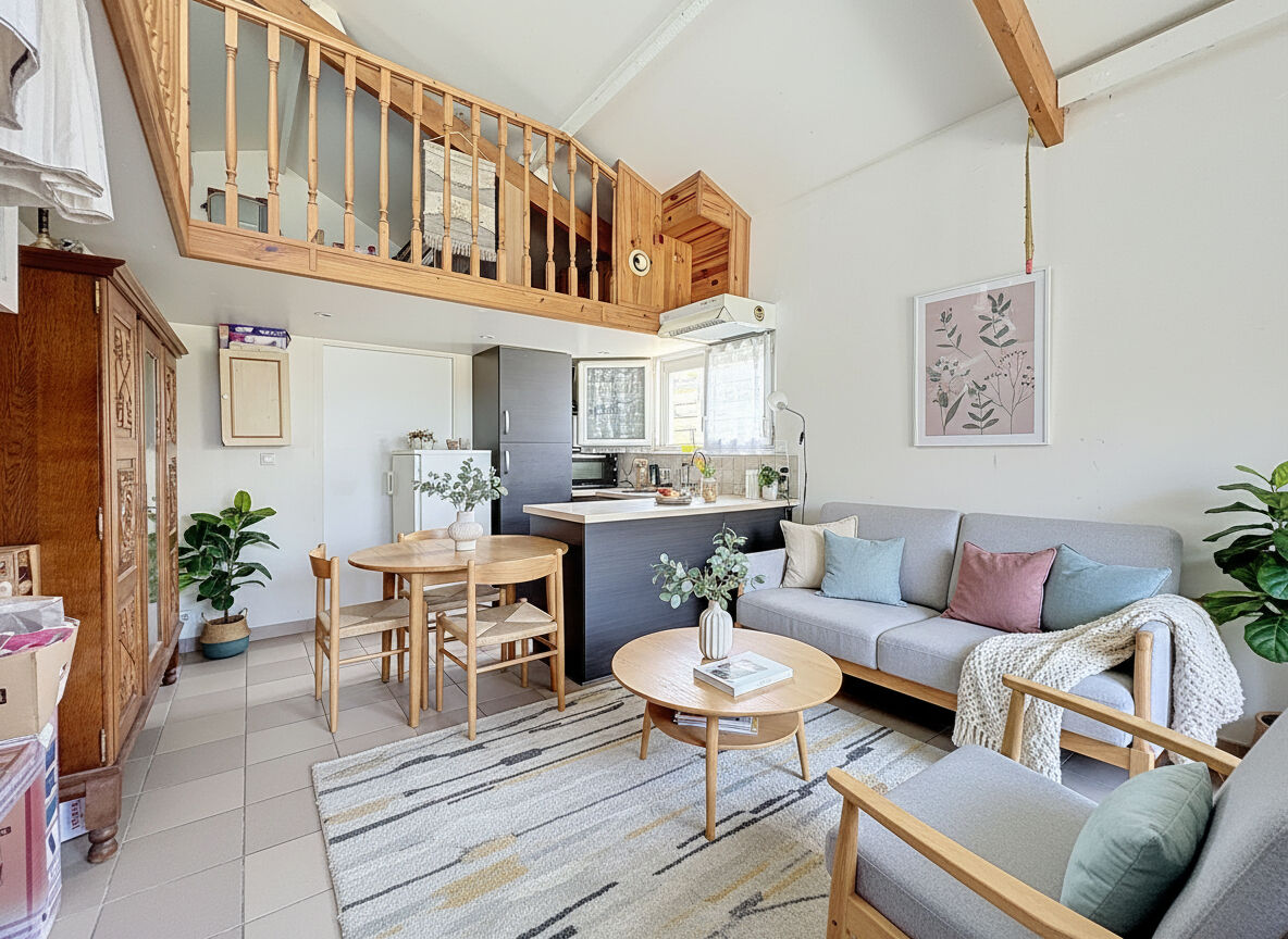 Avendre - Maison dans bourg en duplex . Idéal investissement